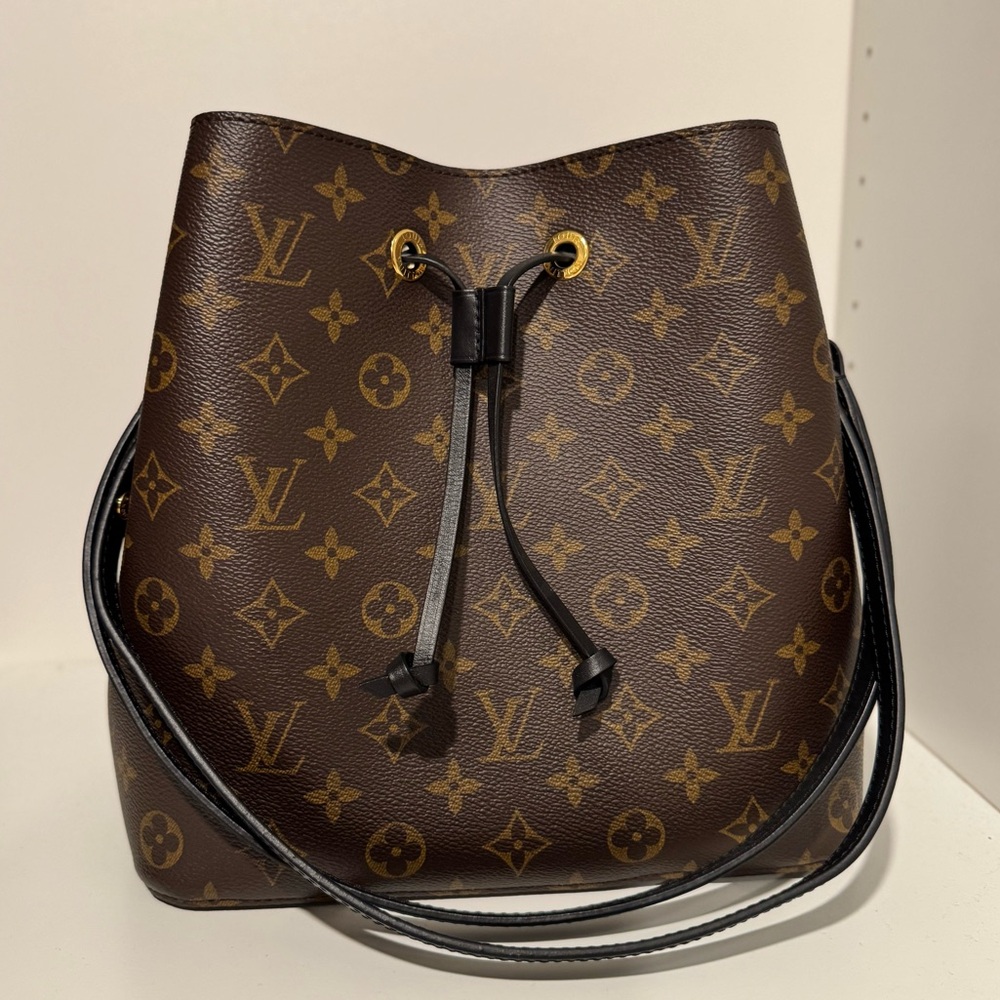 LV Neonoe
